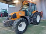 Trator Renault Ergos 110 com cabine e tração 4RM